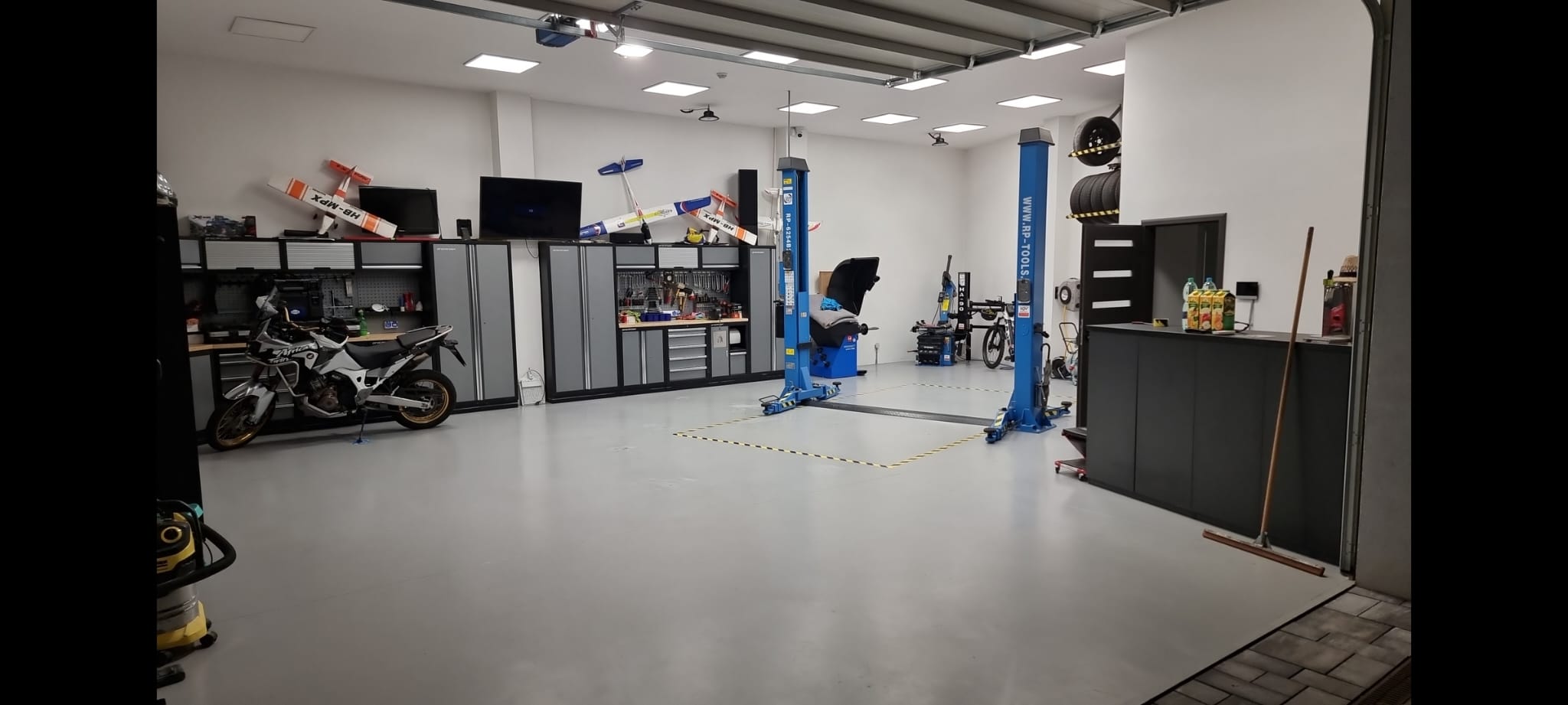 Home Dílna PDR Specialista. Opravy karoserií metodou PDR.